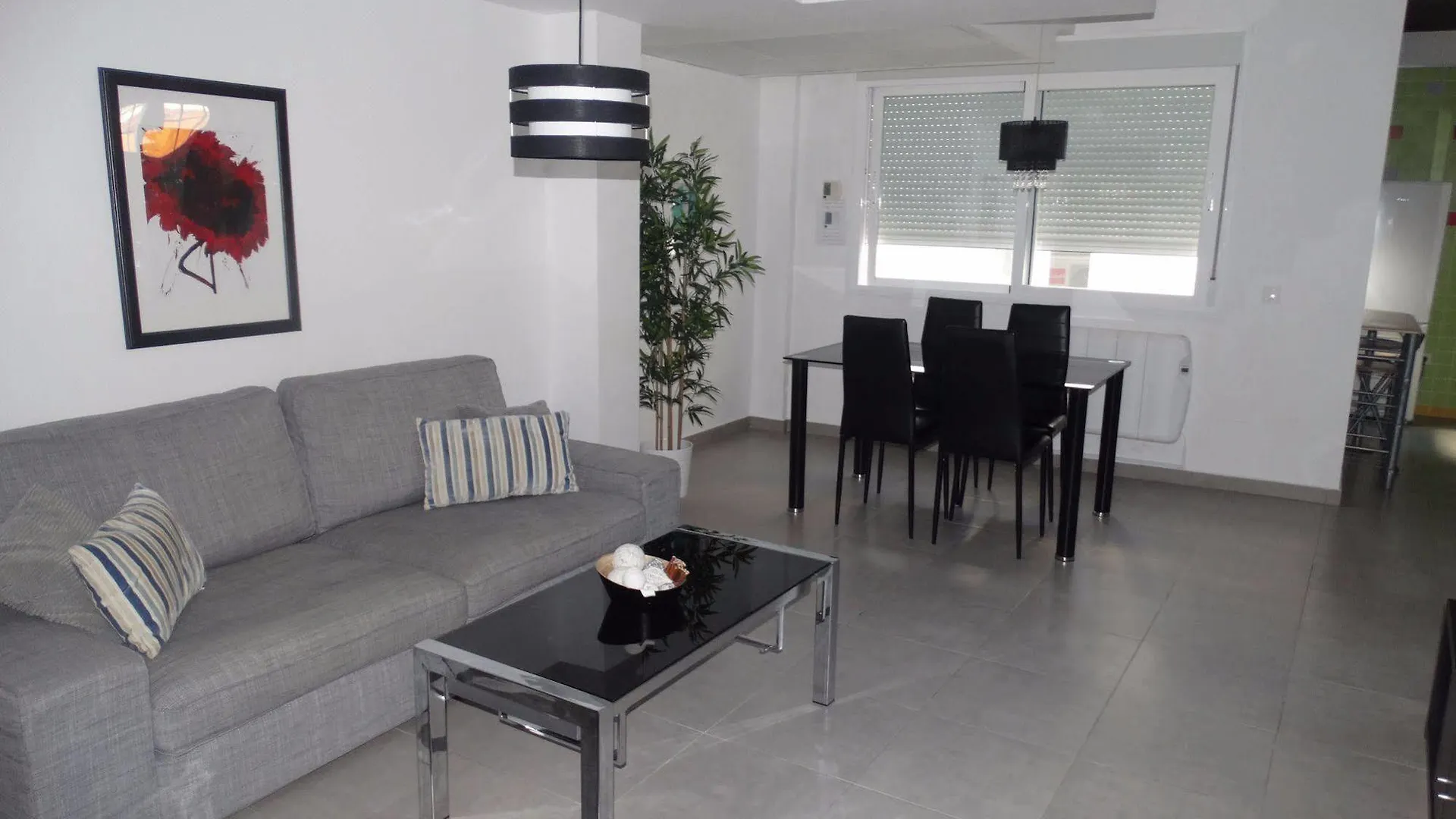 Malaga Apartamentos - Nuno Gomez, 24 contacts